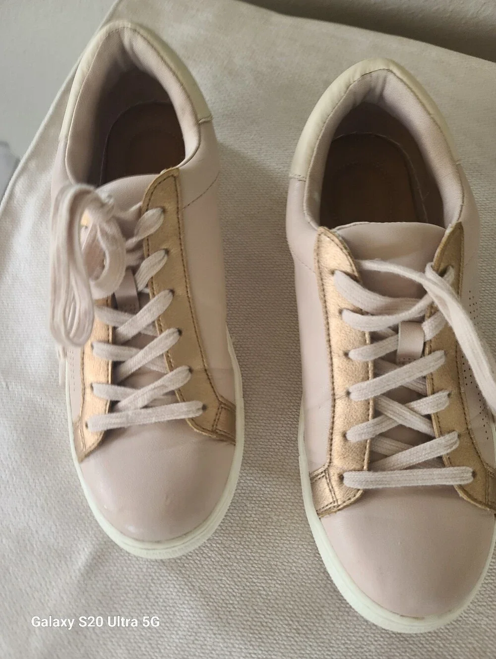 Universal Thread Blush Pink Sneakers with Gold Trim Size 8